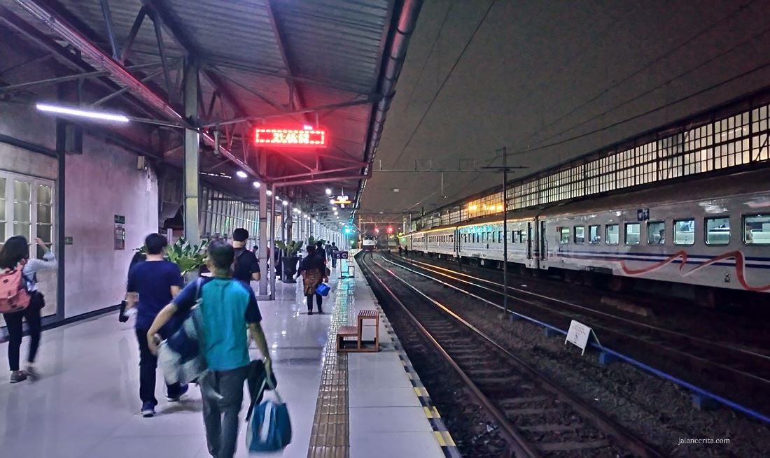 Menjajal Tawang Jaya Kereta Api Terpanjang Di Jawa
